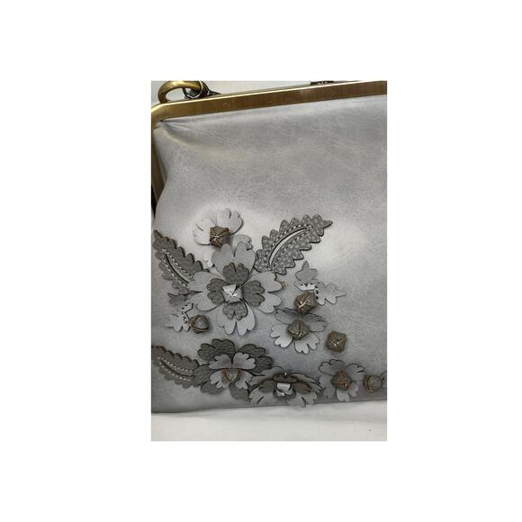 Elle & Jae Gypset Gray Purse Crossbody Handbag 3D Floral NWT Vegan Leather - Picture 2 of 9